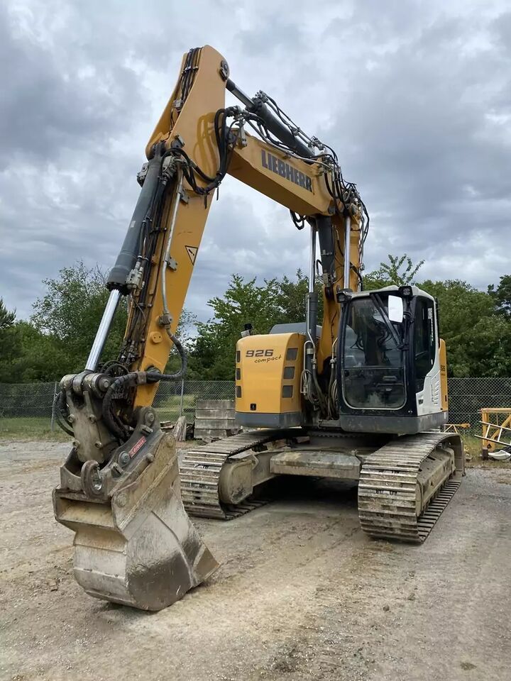 2018 Liebherr R 926 crawler excavator, yellow body, digging bucket on hydraulic quick coupler resting at ground level 2018 Liebherr R 926 crawler excavator, yellow body, digging bucket on hydraulic quick coupler resting at ground level