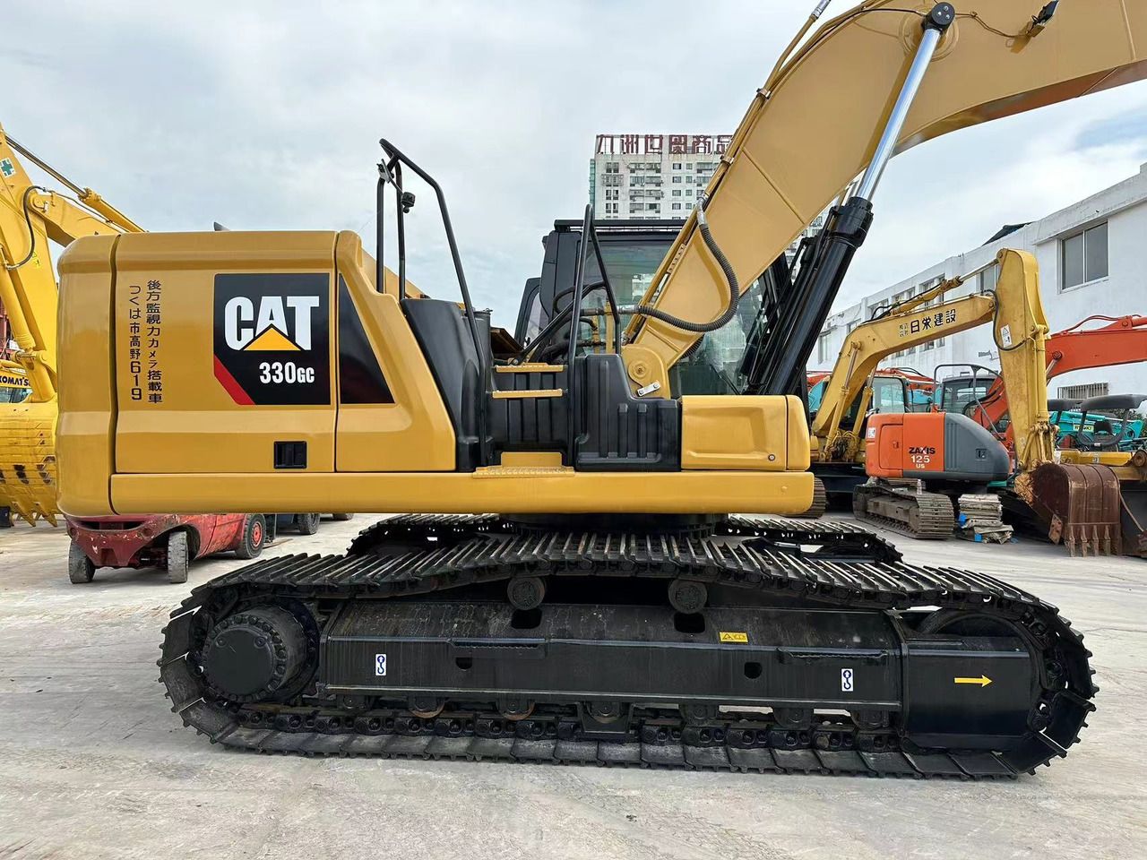 Caterpillar 330GC crawler excavator side view