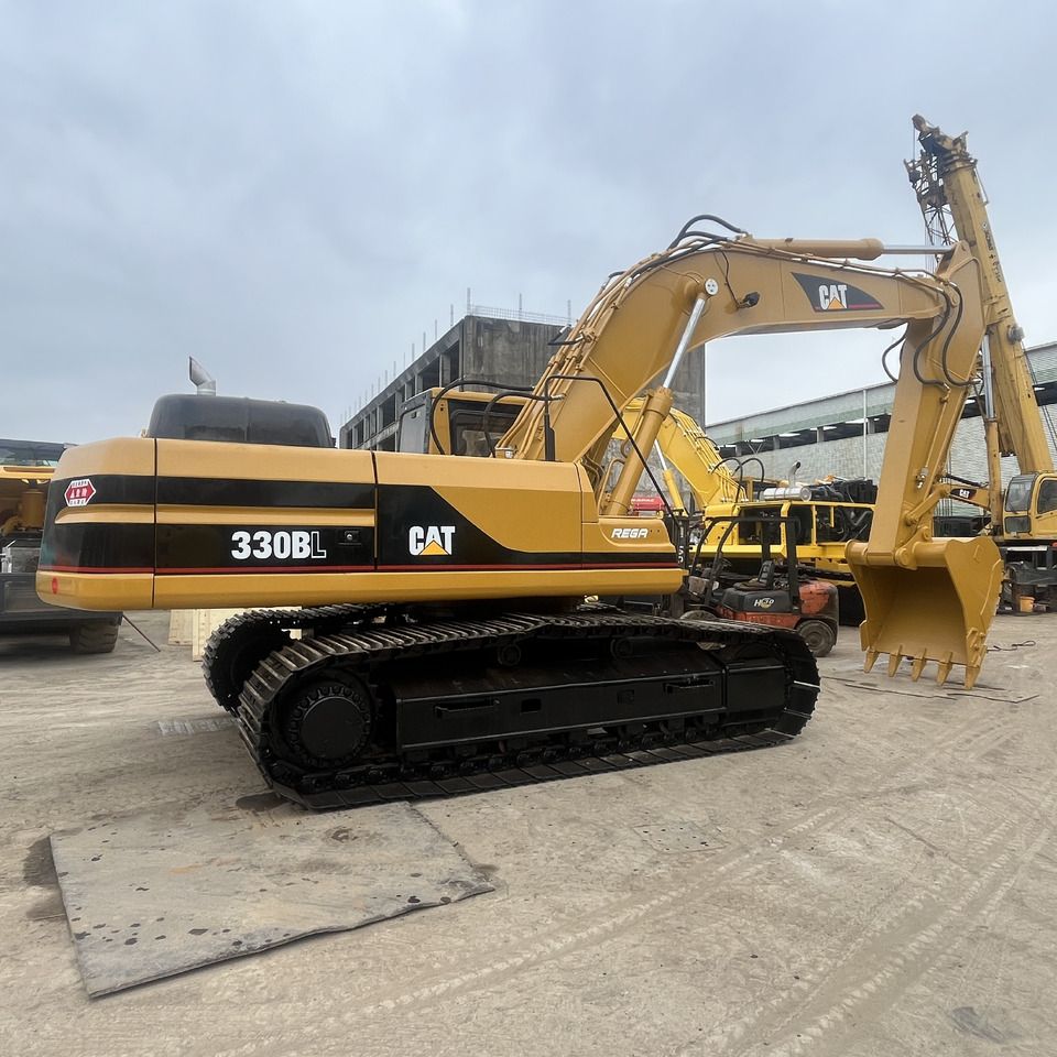 Caterpillar 330BL Crawler Excavator, side profile view