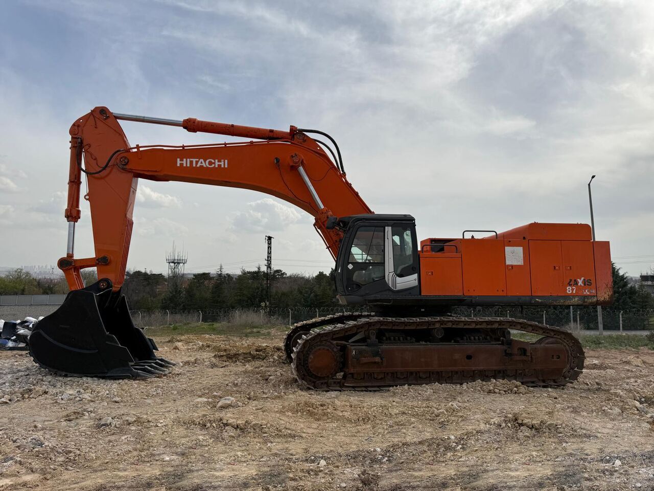 Escavatore cingolato Hitachi ZX870LCH-3 del 2014