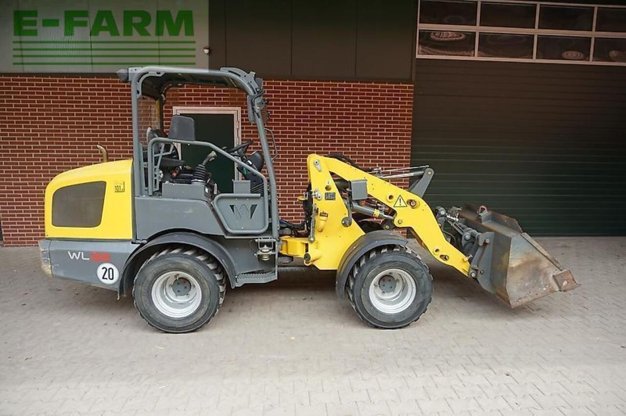 2016 Weidemann WACKER WL32 wheel loader, side view