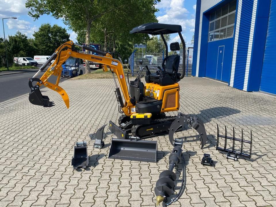 Berger Kraus BK1300JSR mini excavator with attachments, side view Berger Kraus BK1300JSR mini excavator with attachments, side view