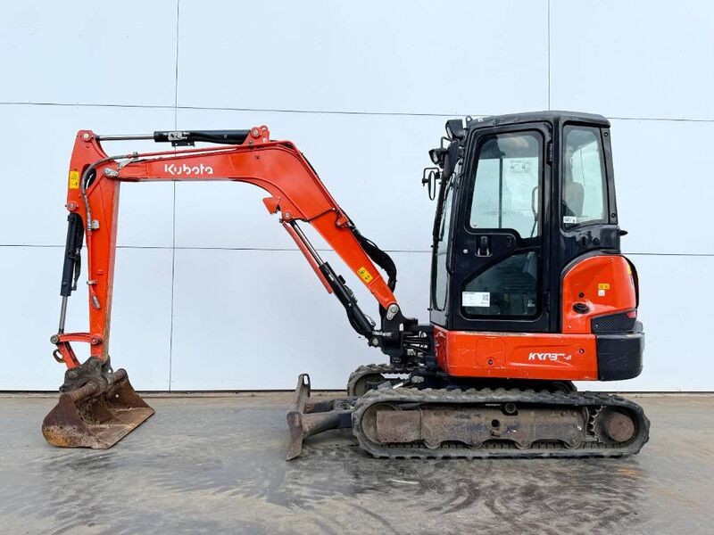 Kubota KX037-4 - Líneas de martillo / Acoplador rápido (2020) Kubota KX037-4 - Líneas de martillo / Acoplador rápido (2020)