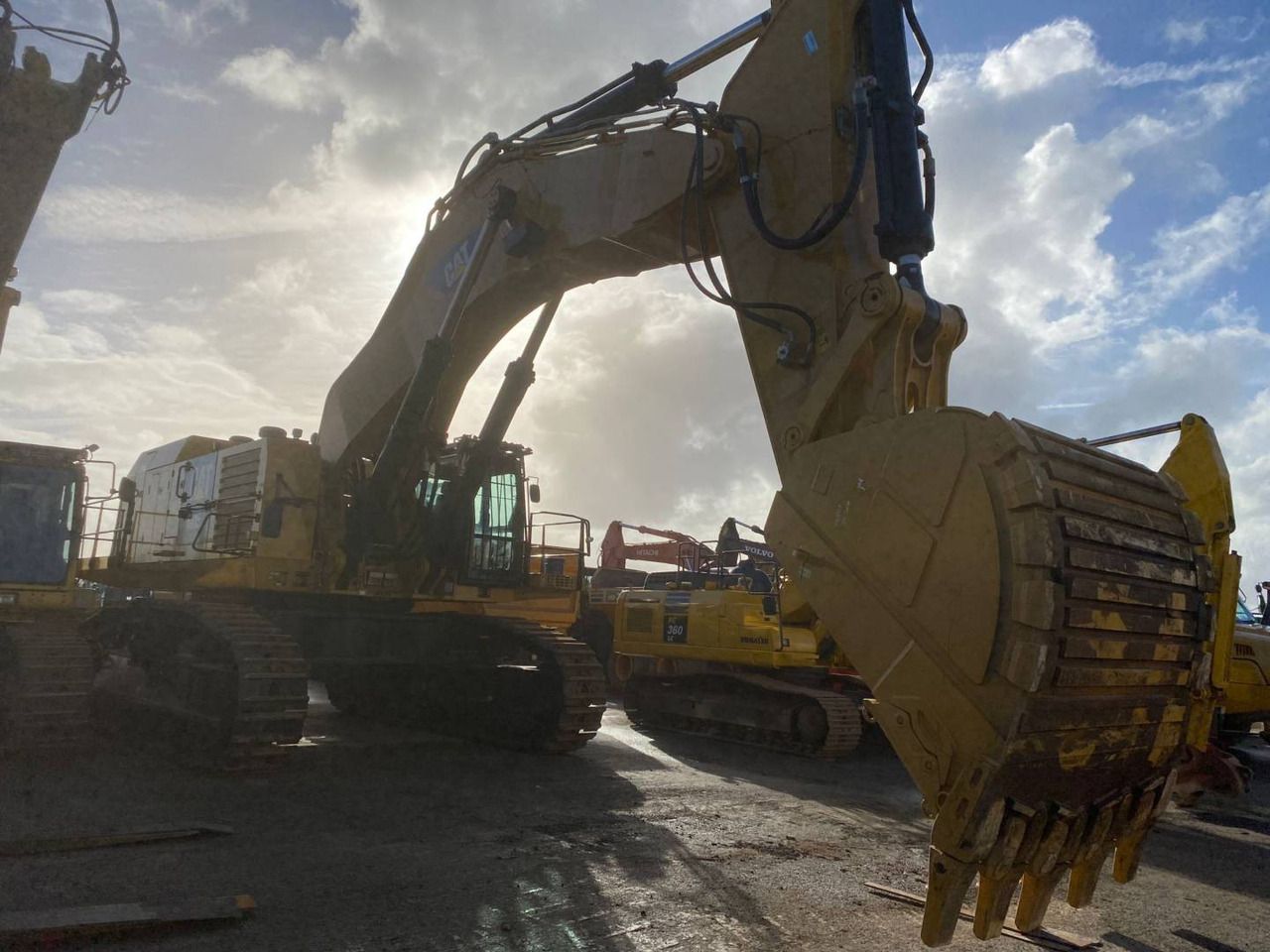 2019 Caterpillar 6015B Crawler Excavator
