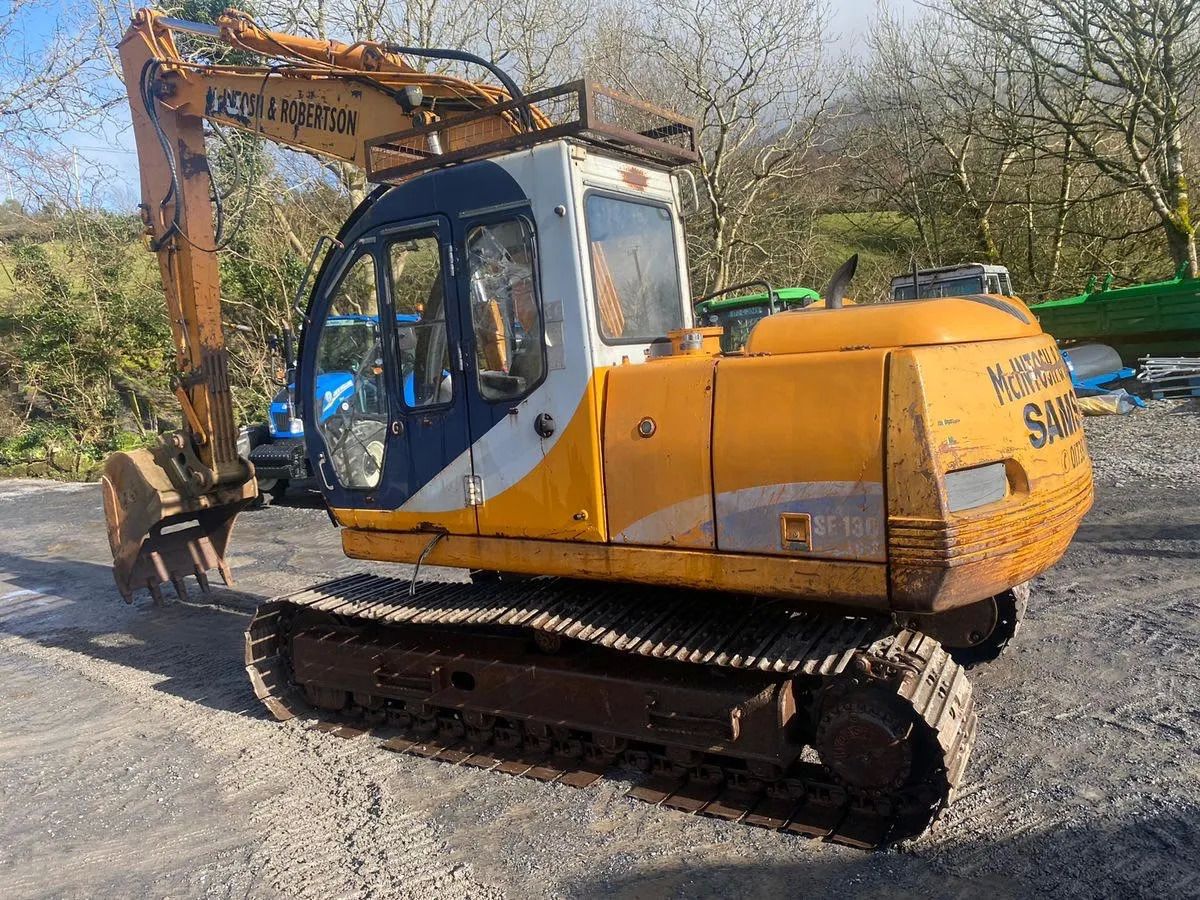 1995 Samsung LC130-2 crawler excavator, rear three-quarter view