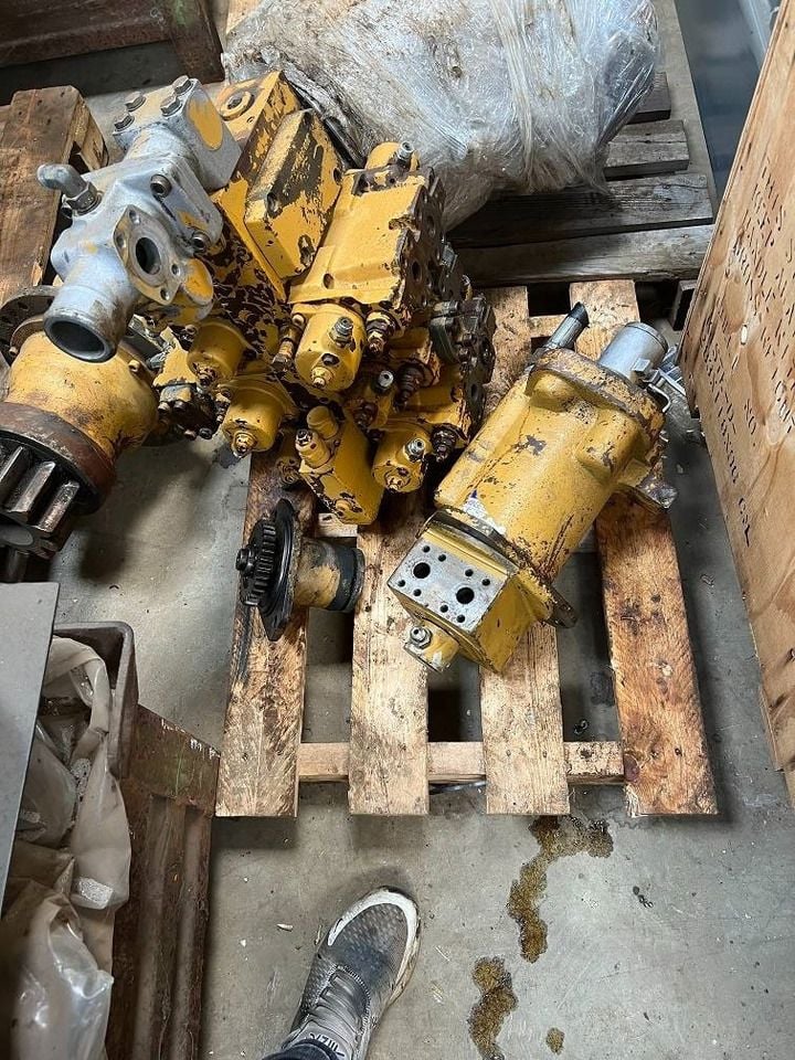 Caterpillar 213 B LC Crawler Excavator