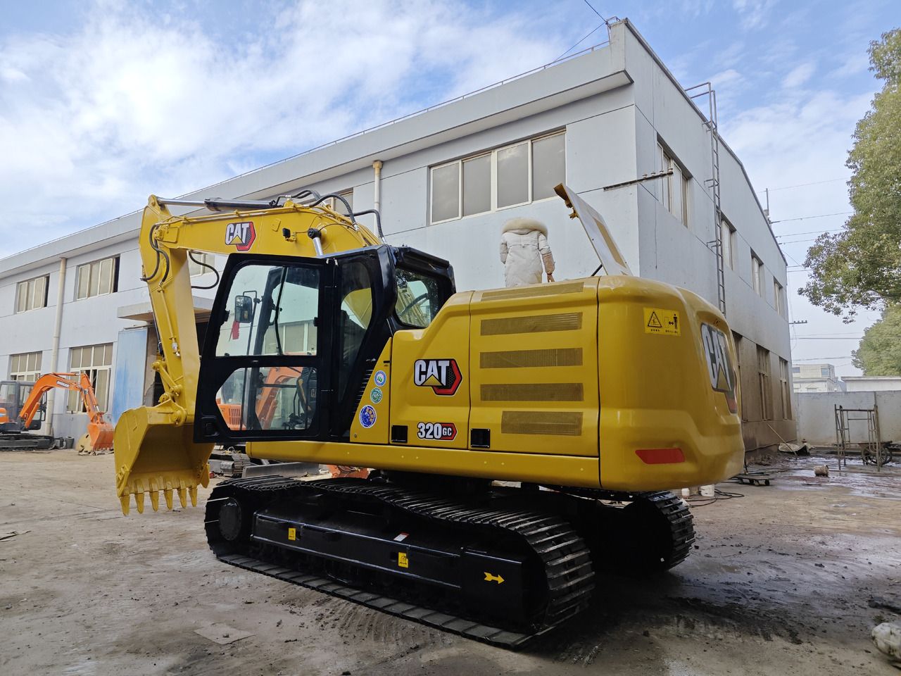 Caterpillar 320GC crawler excavator, rear three-quarter view Caterpillar 320GC crawler excavator, rear three-quarter view