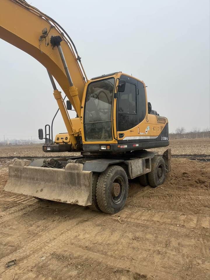 Excavadora sobre Ruedas Hyundai R210W-9T de 2020