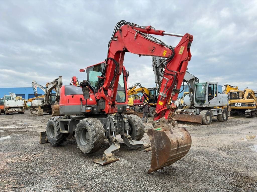 Excavadora de ruedas Komatsu PW98MR-8 de 2011