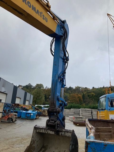 2007 Komatsu PC290NLC-8 crawler excavator boom and bucket detail