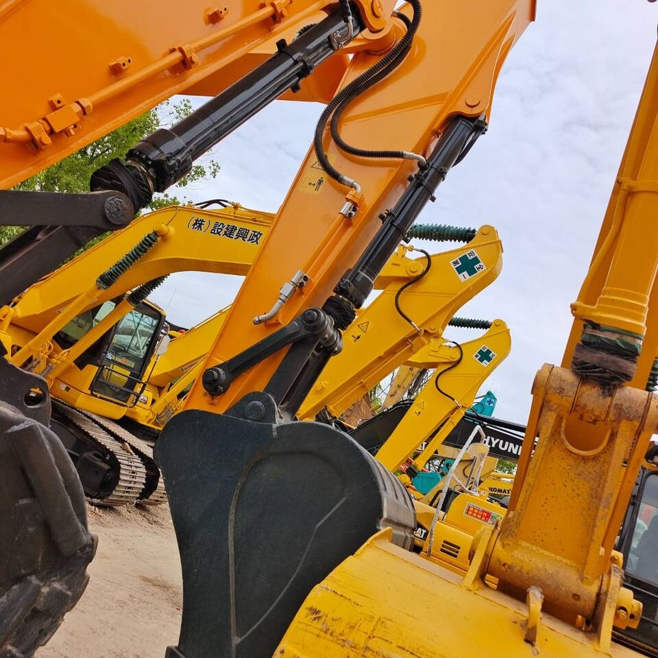 2024 Hyundai crawler excavator boom and arm detail