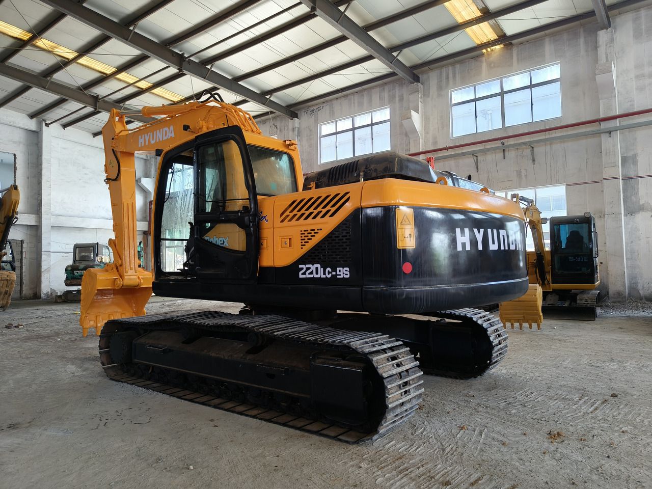 Hyundai R220LC-9 Crawler Excavator