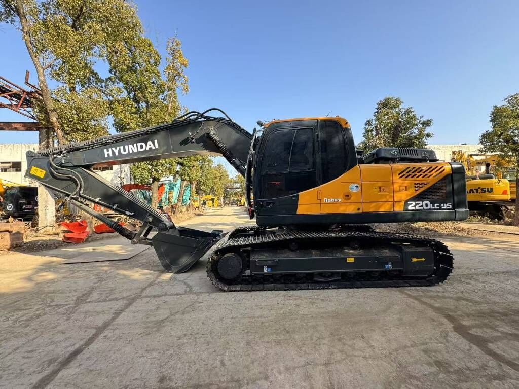 2024 Hyundai R220LC-9S Crawler Excavator
