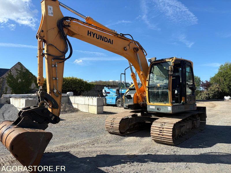 2011 Hyundai excavator, side view