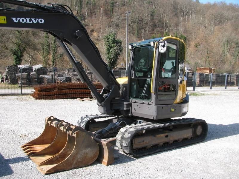 Minikoparka Volvo ECR88D z 2020 roku