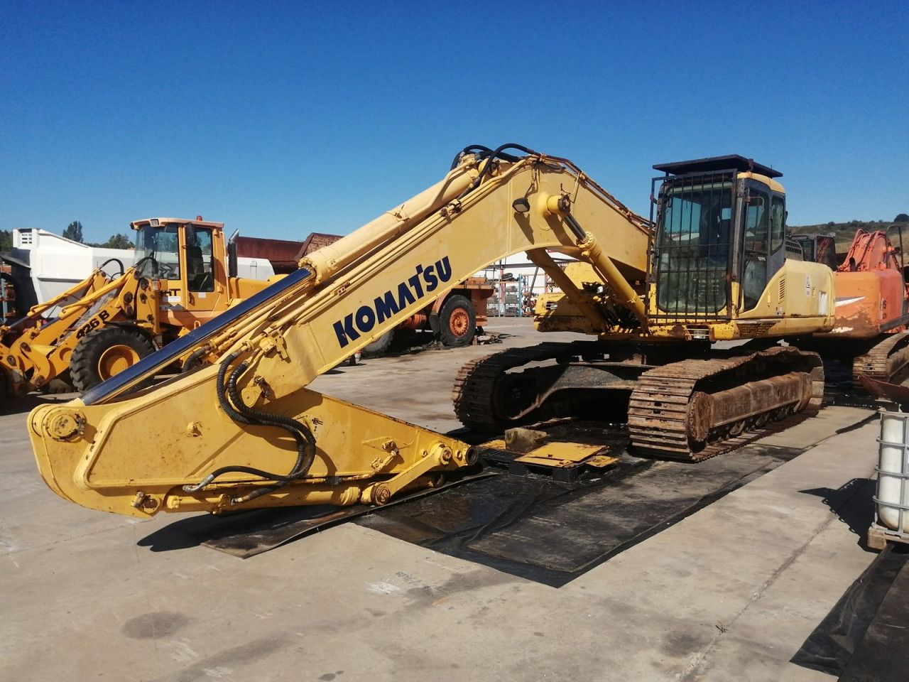 Komatsu PC340NLC-7 crawler excavator, side view