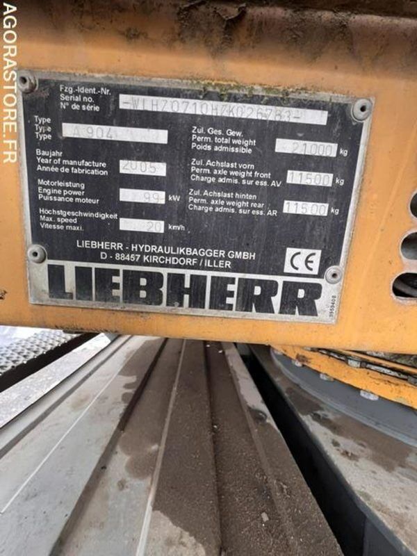 Liebherr 904 Crawler Excavator