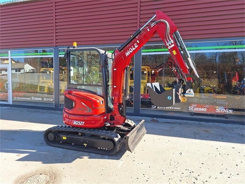 Mole M25ZT mini excavator, side view Mole M25ZT mini excavator, side view