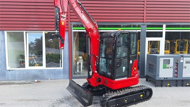 Mole M35ZT mini excavator, side view Mole M35ZT mini excavator, side view