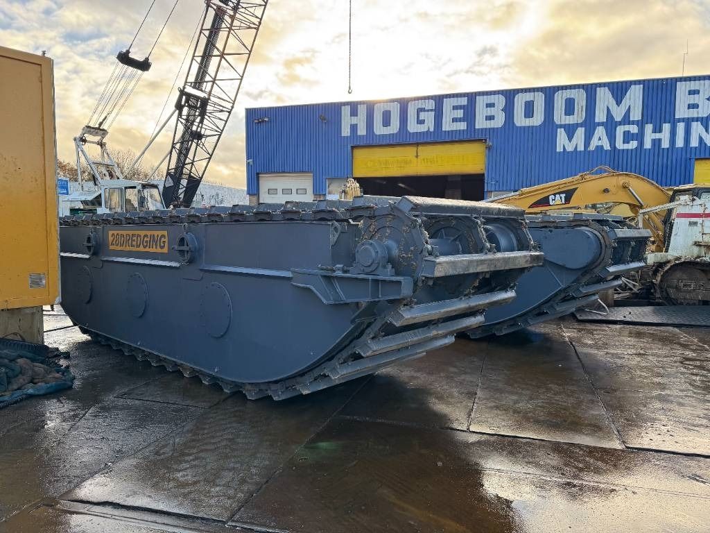 2025 Caterpillar 320 Amphibious Excavator undercarriage view 2025 Caterpillar 320 Amphibious Excavator undercarriage view