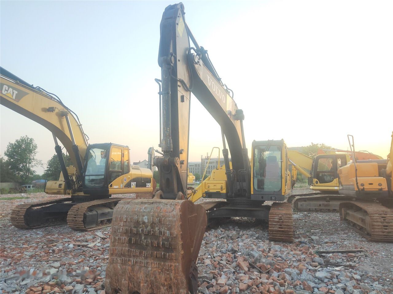 Volvo EC210BLC crawler excavator, front view Volvo EC210BLC crawler excavator, front view